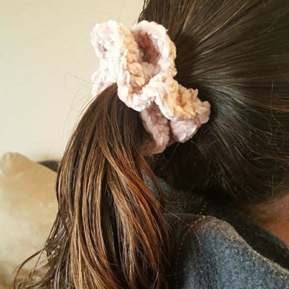 ⭐HP⭐ Crochet Scrunchies - Picture 6 of 7